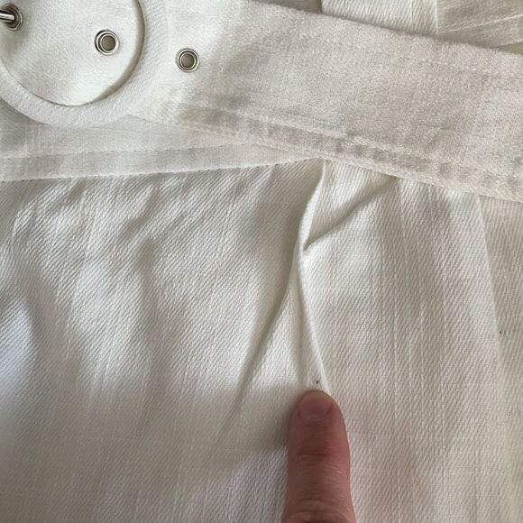 New white linen belted cuffed shorts - Picture 9 of 11